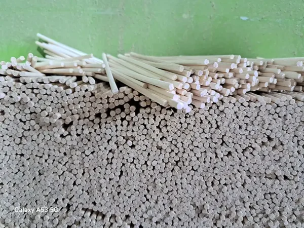 نمونه چوب نبات تولیدی برند حجازی 1